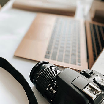 波兰举重选手力压强敌，夺魁